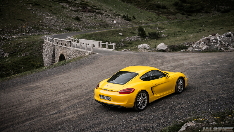 Illustration for article titled The Most Gorgeous Photos Of A Porsche Cayman You Will Ever See